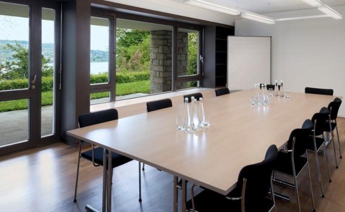 Dank der eigenen romantischen Pausen-Terrasse bietet dieser Raum die idealen Voraussetzungen für kleine, individuell gestaltete Kreativ-Workshops.